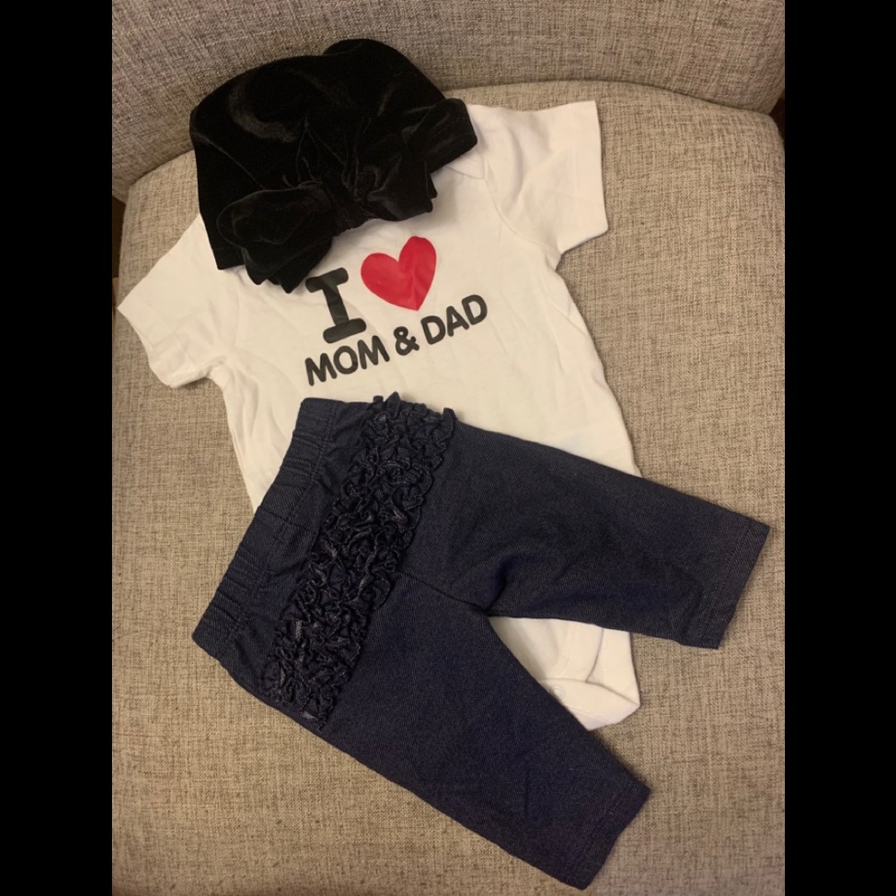 ❤️🤍🖤Baby Onesie & ruffle leggings🖤🤍❤️ 0-3M